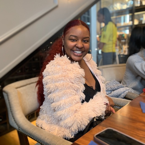 Meet your Posher, Iva - Picture 1 of 1